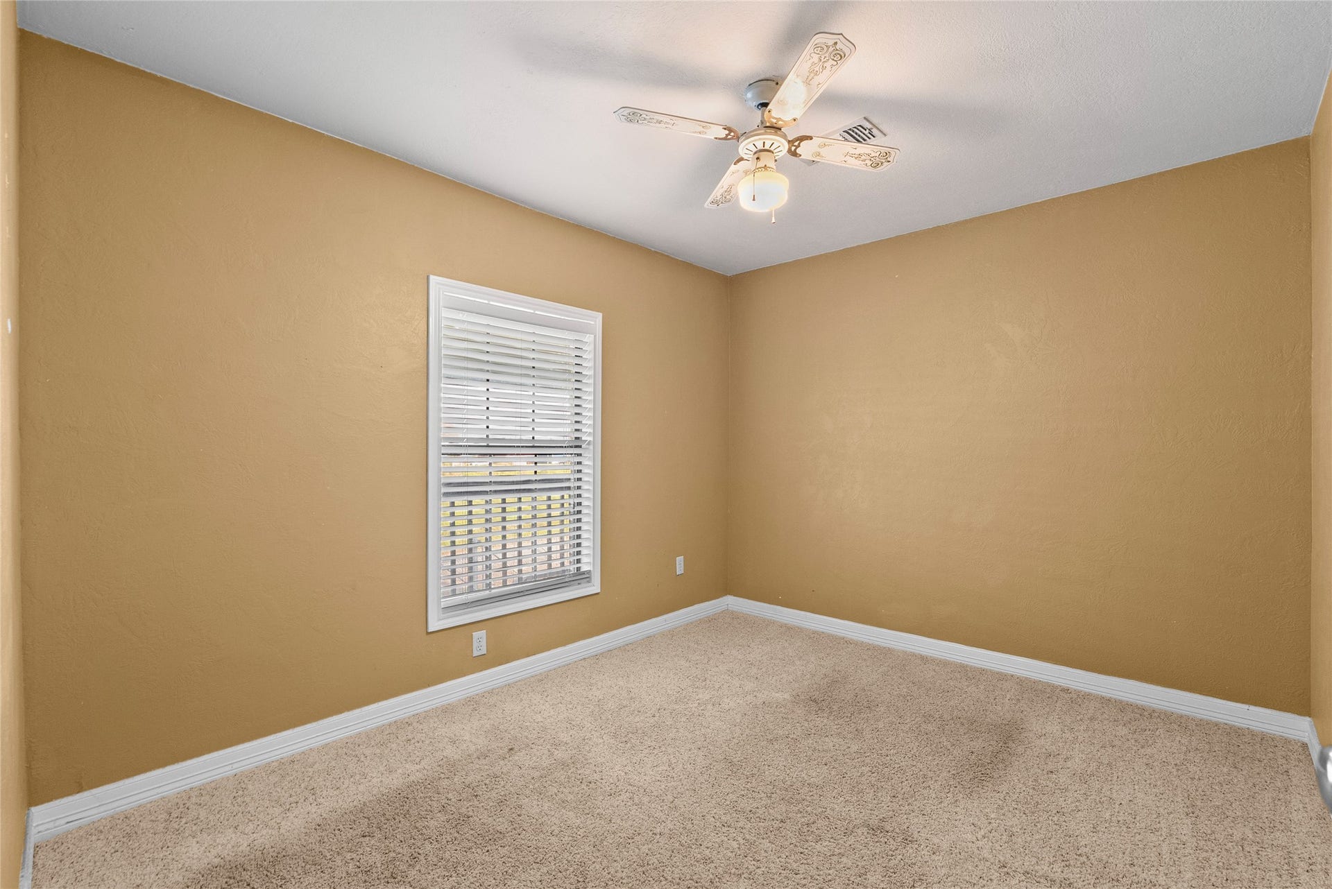 7108 E Hunter Drive, Hitchcock, TX 77563 7108 E Hunter Drive, Hitchcock, TX 77563
