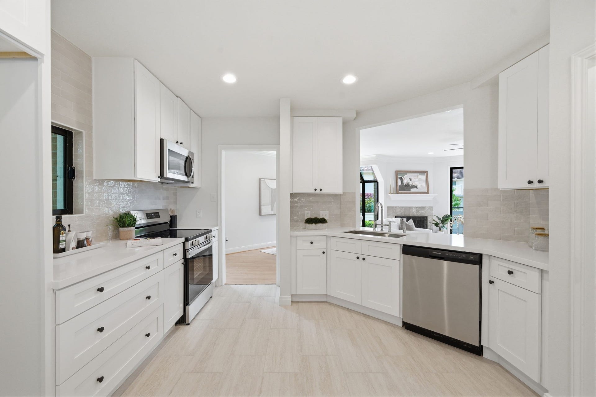 1723 ENTERPRISE Avenue, League City, TX 77573 STUNNINGLY REMODELED KITCHEN FEATURES NEW WHITE SHAKER CABINETS AND PURE WHITE QUARTZ COUNTERTOPS