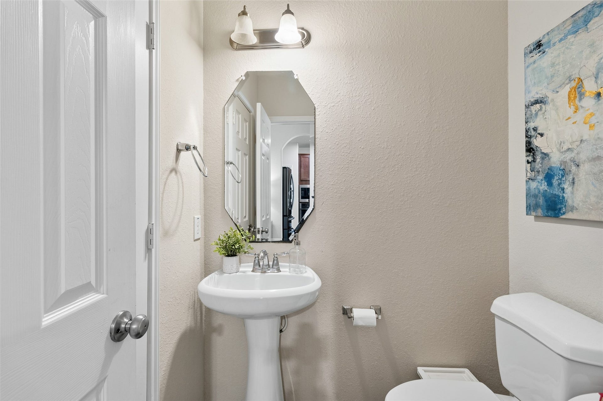 1231 Abigail Lane, Friendswood, TX 77546 Your convenient first-floor powder bath gives guests a stylish and easily accessible space without disrupting the rest of your home.