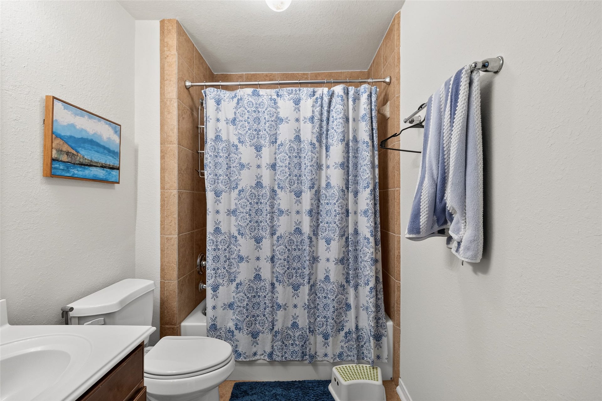 1231 Abigail Lane, Friendswood, TX 77546 Your full upstairs bath offers a convenient layout with a tiled tub and shower combination, making busy mornings and guest stays a breeze.