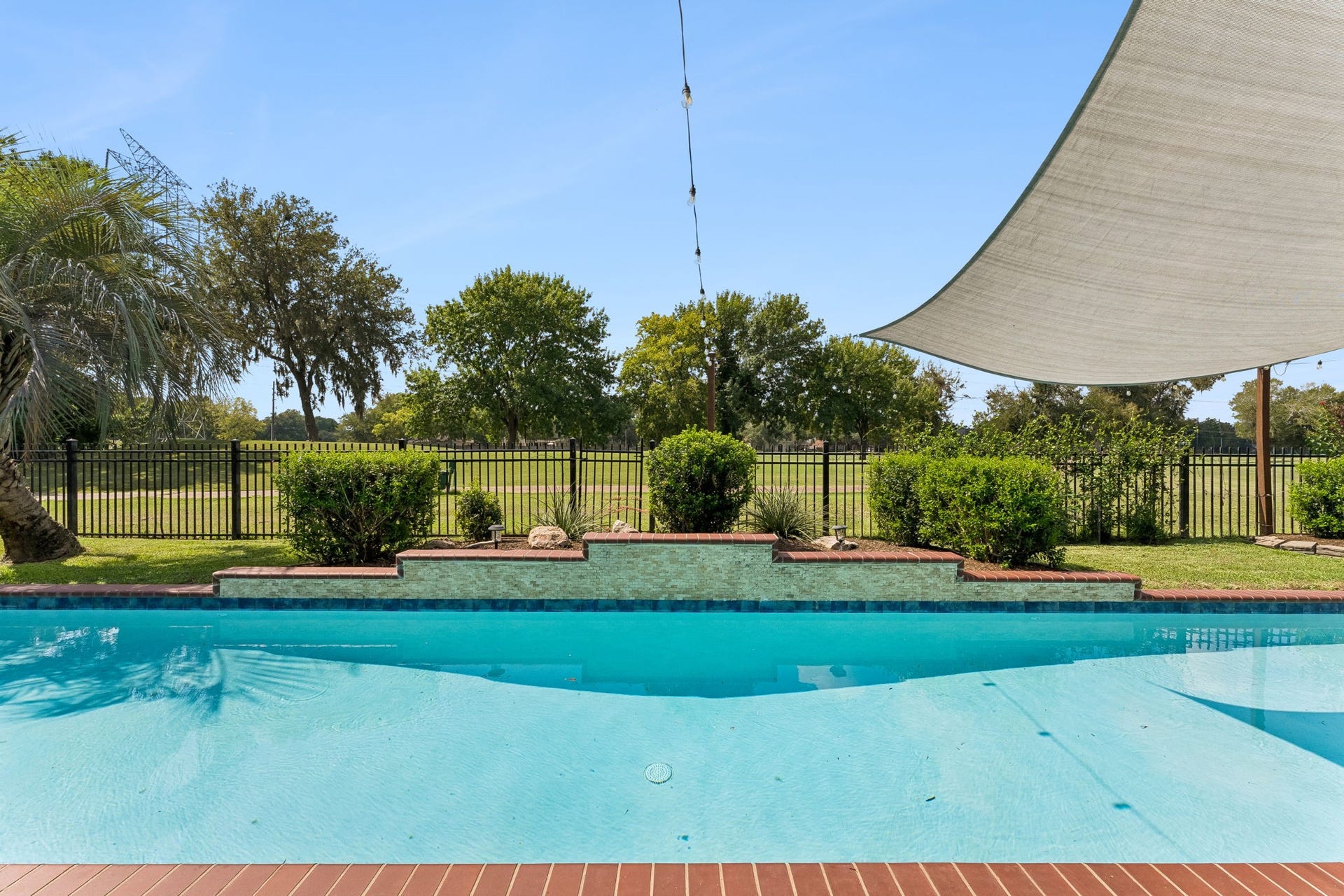 7806 Silent Forest Drive, Sugar Land, TX 77479 Enjoy the view while you Cool off!