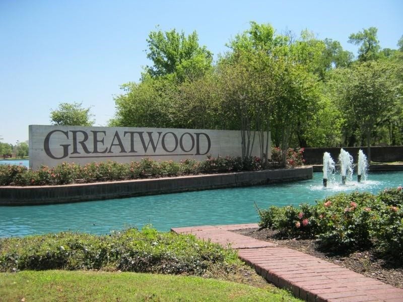 7806 Silent Forest Drive, Sugar Land, TX 77479 Highly sought after Master planned community.