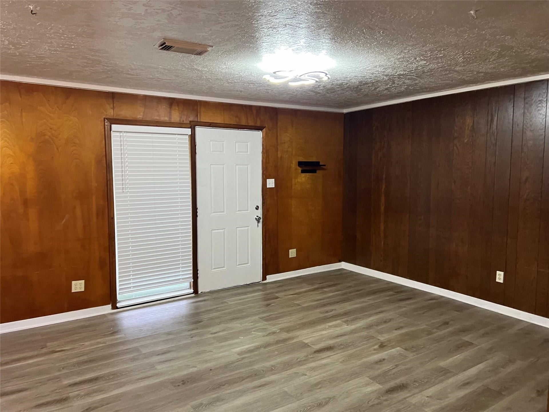 215 13th Street, San Leon, TX 77539 215 13th Street, San Leon, TX 77539