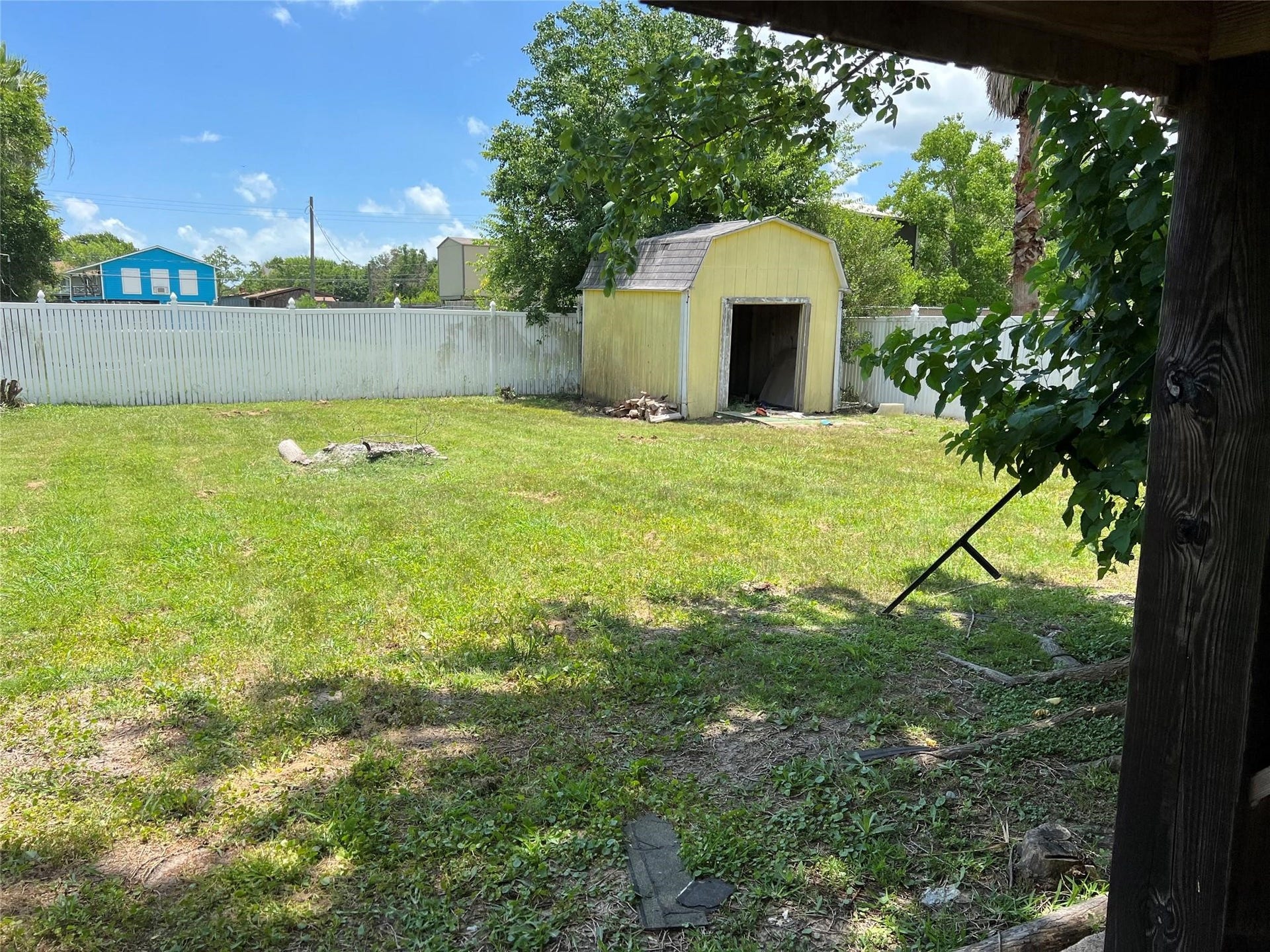 215 13th Street, San Leon, TX 77539 215 13th Street, San Leon, TX 77539