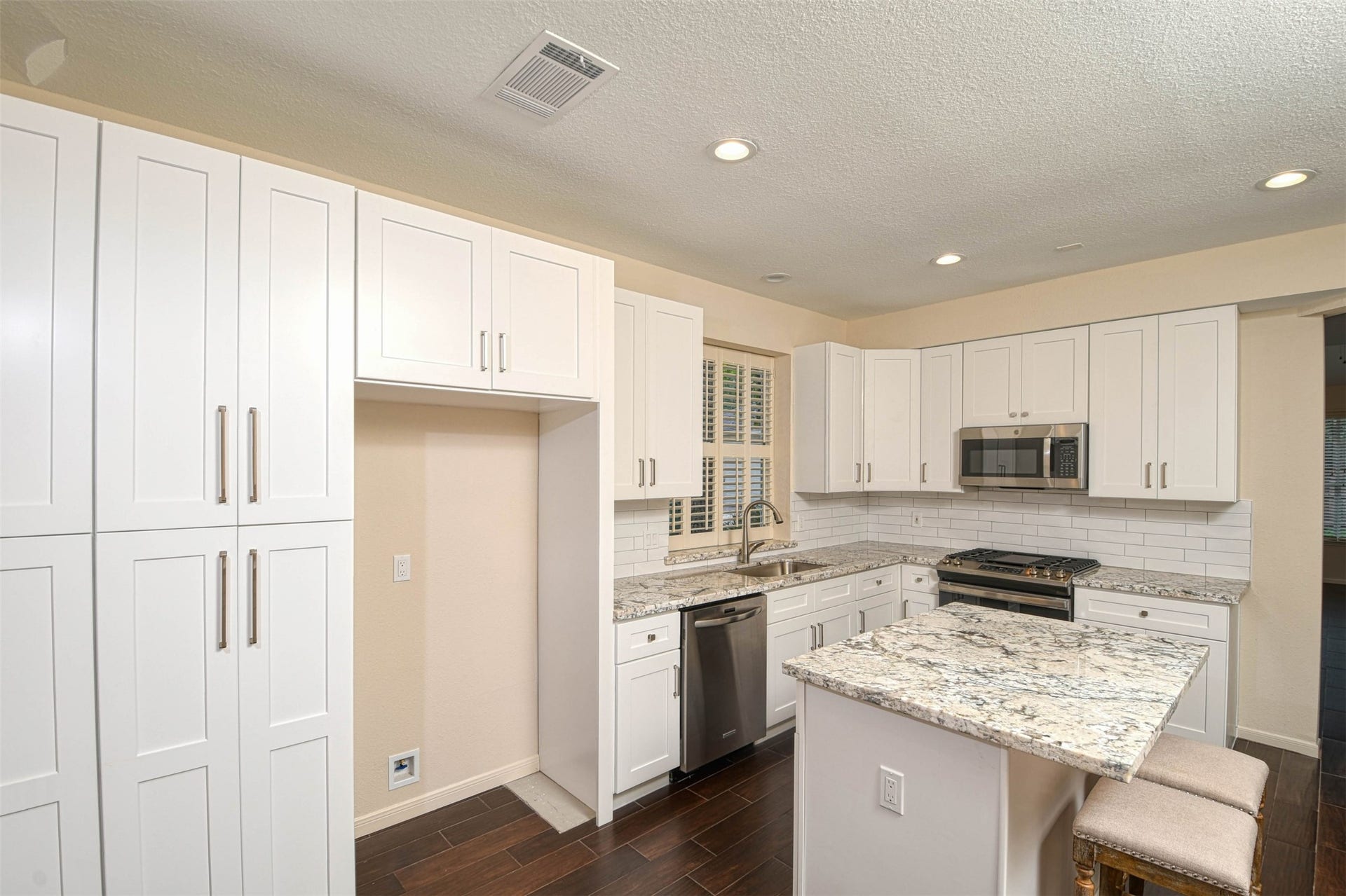 65 W Night Heron Place, The Woodlands, TX 77382 65 W Night Heron Place, The Woodlands, TX 77382