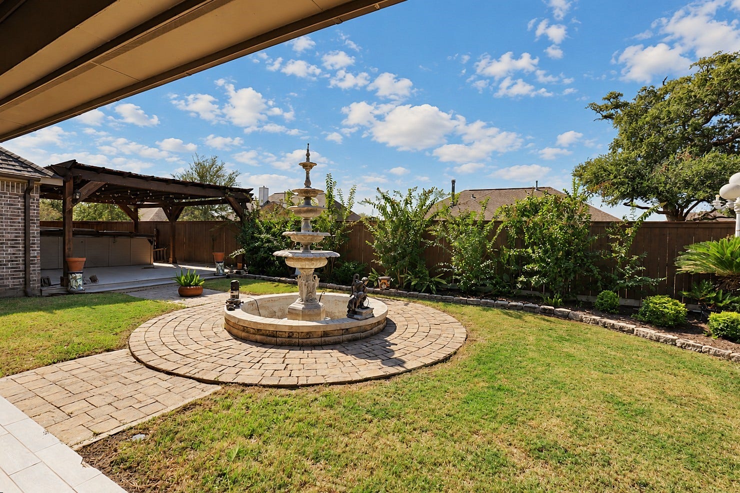 218 Bentwater Lane, Clute, TX 77531 Backyard Fountain
