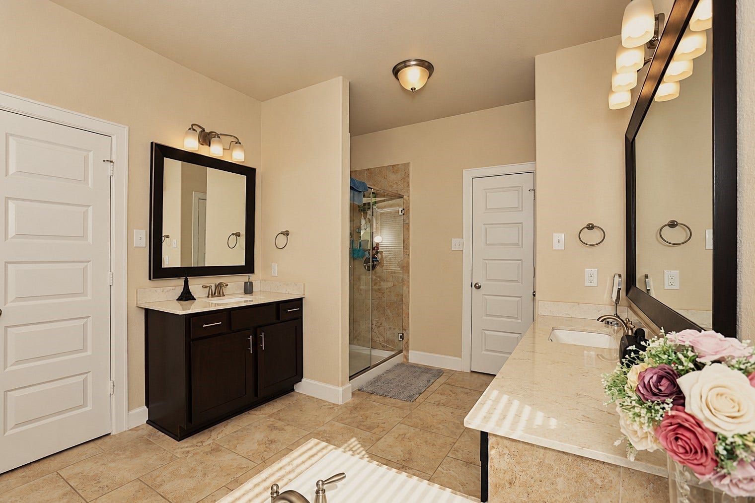 218 Bentwater Lane, Clute, TX 77531 Primary Bathroom