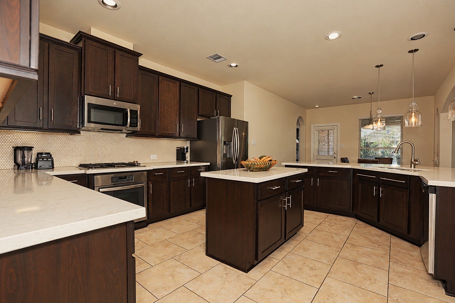 218 Bentwater Lane, Clute, TX 77531 Kitchen