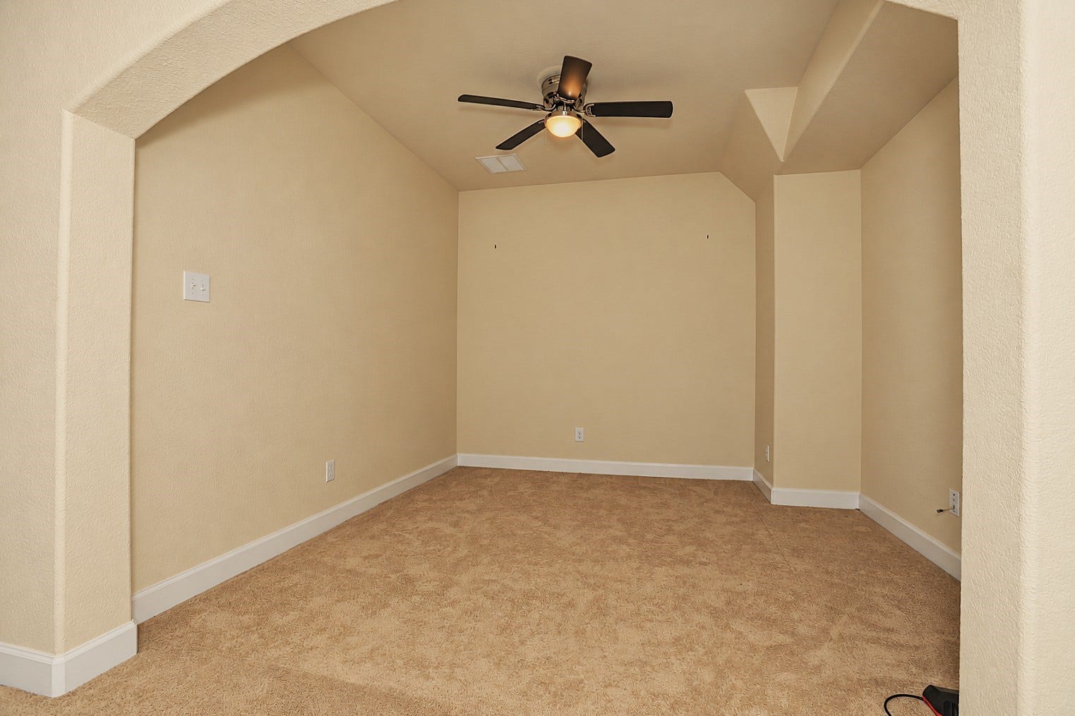 218 Bentwater Lane, Clute, TX 77531 Upstairs Office/Study