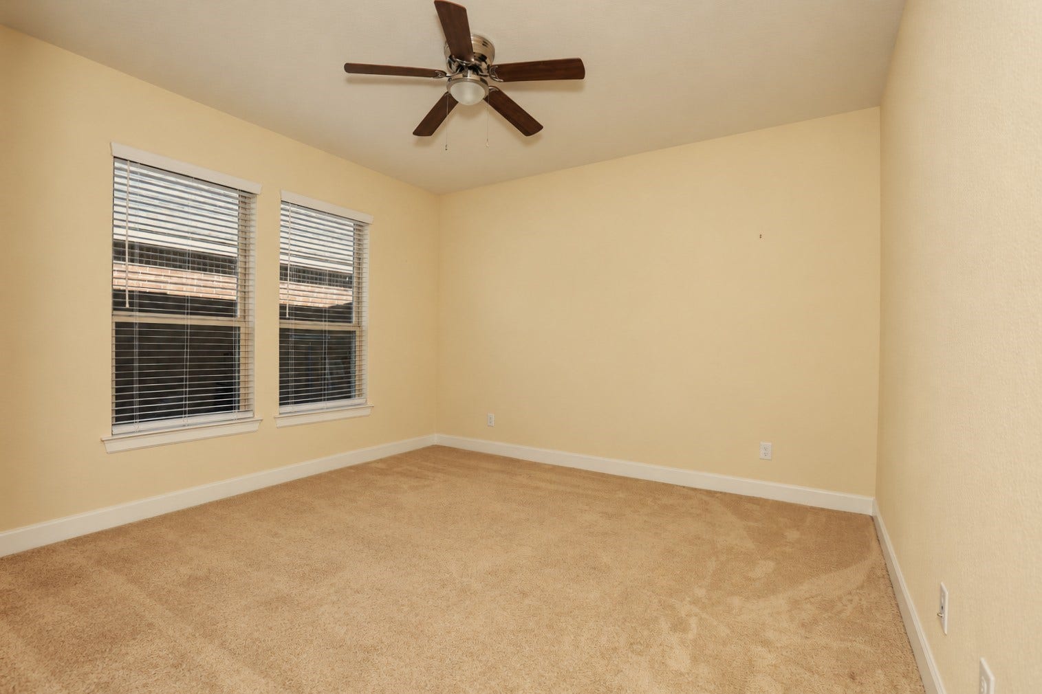 218 Bentwater Lane, Clute, TX 77531 Downstairs Office/Study