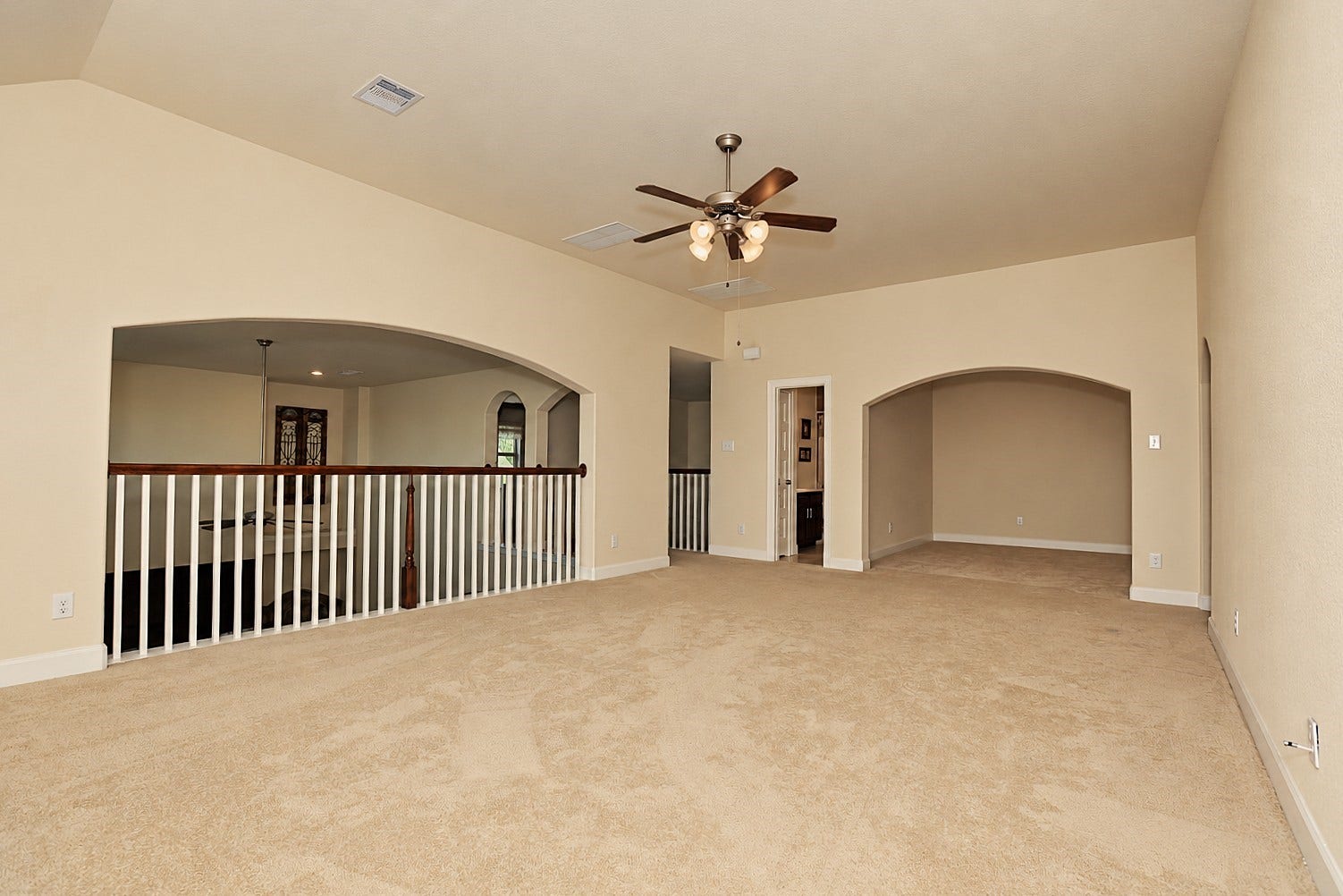 218 Bentwater Lane, Clute, TX 77531 Loft Media Living Area