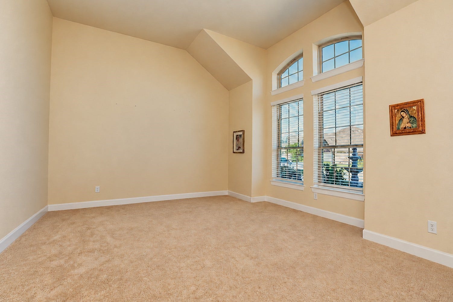 218 Bentwater Lane, Clute, TX 77531 Living Room