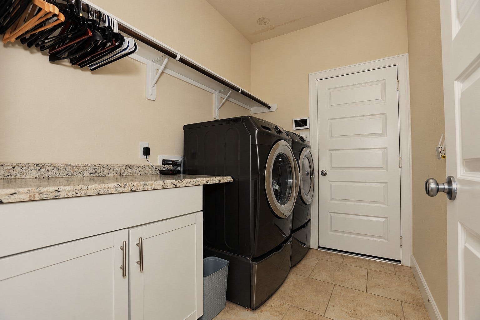 218 Bentwater Lane, Clute, TX 77531 Utility Room