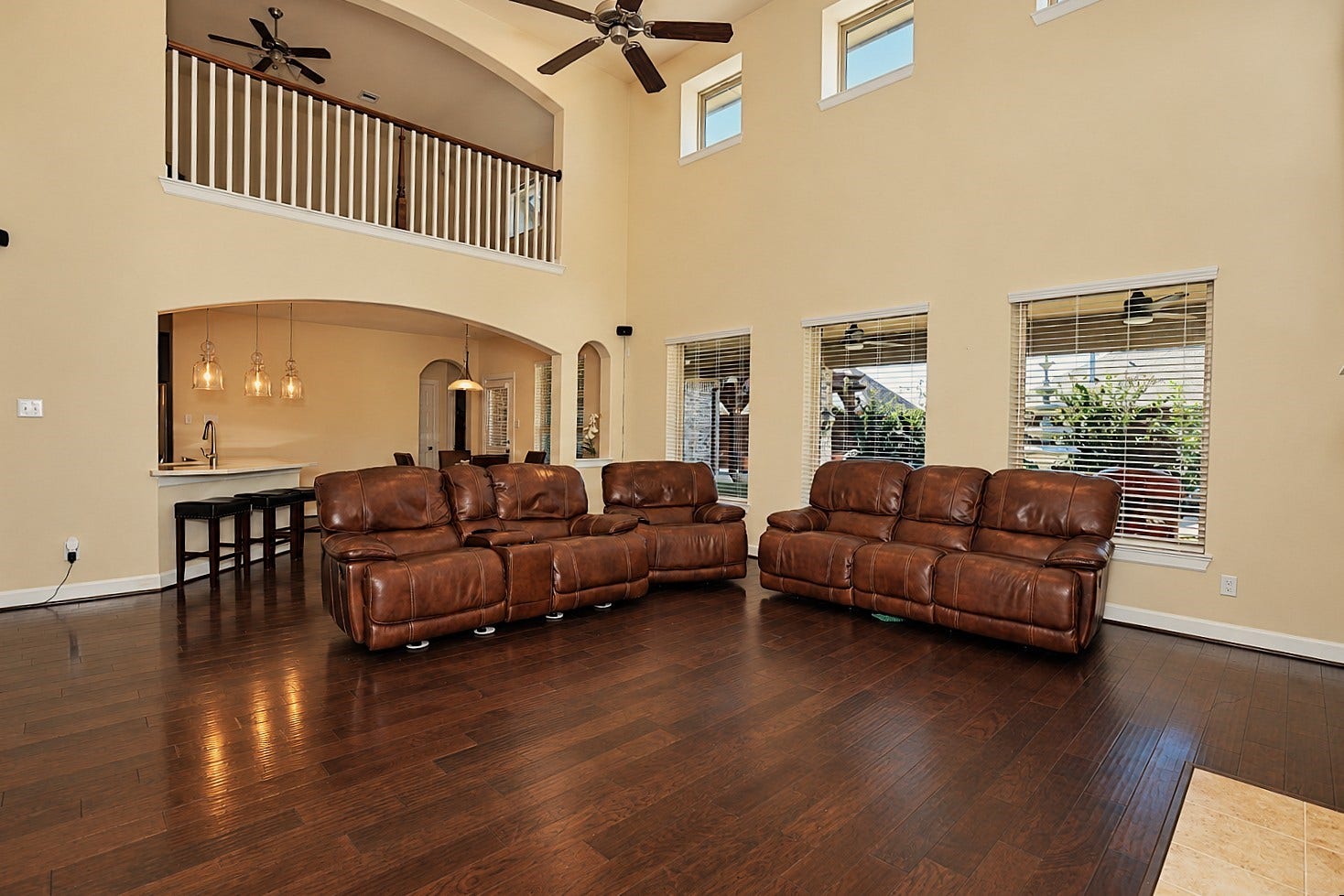 218 Bentwater Lane, Clute, TX 77531 Family Room