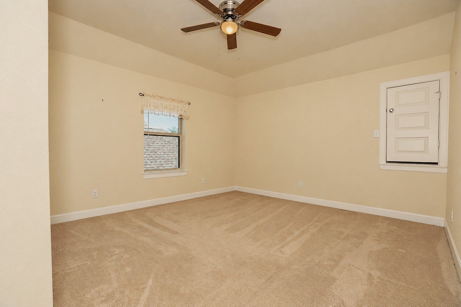 218 Bentwater Lane, Clute, TX 77531 2nd Bedroom