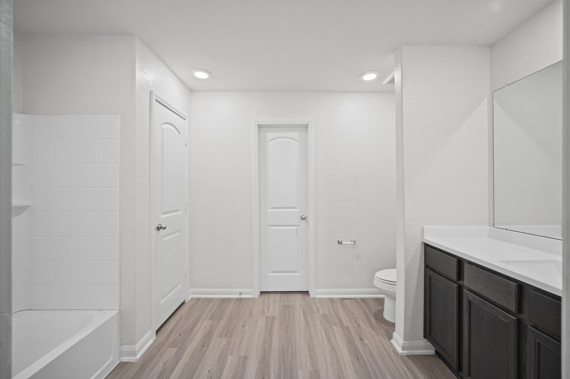 327 Spanish Stone Drive, Katy, TX 77493 Large primary room.