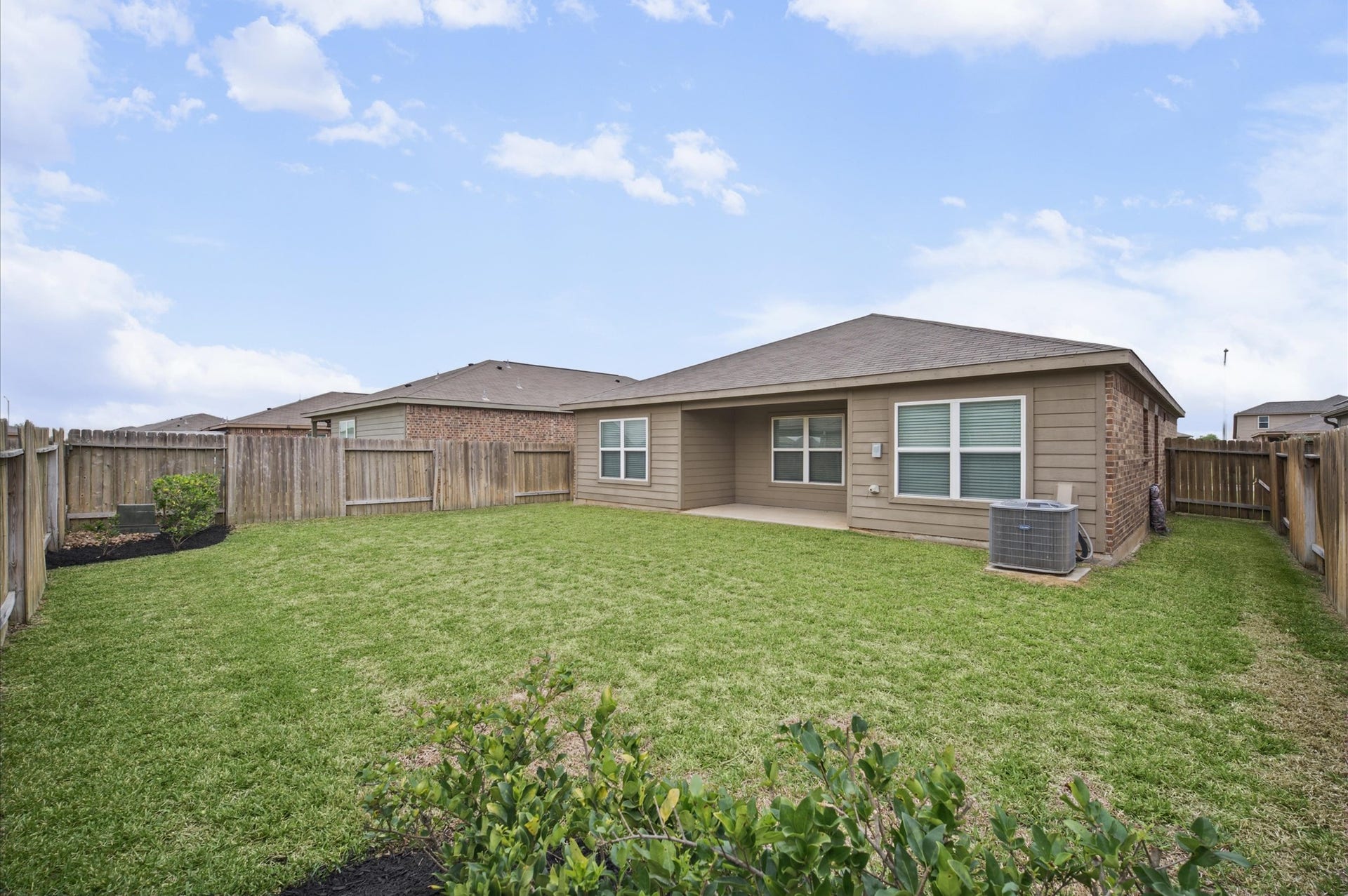 327 Spanish Stone Drive, Katy, TX 77493 Nice covered patio and easy maintenance back yard.