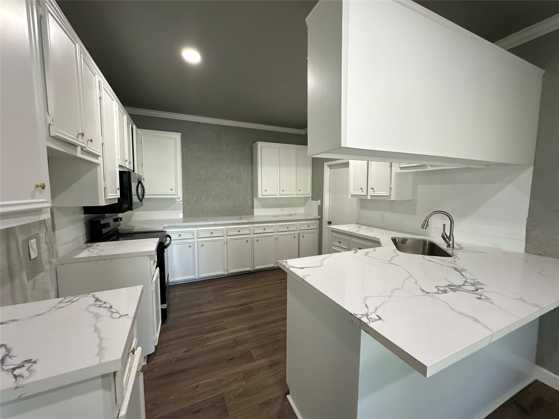40344 Harpers Church Road, Hempstead, TX 77445 kitchen has quartz counter tops