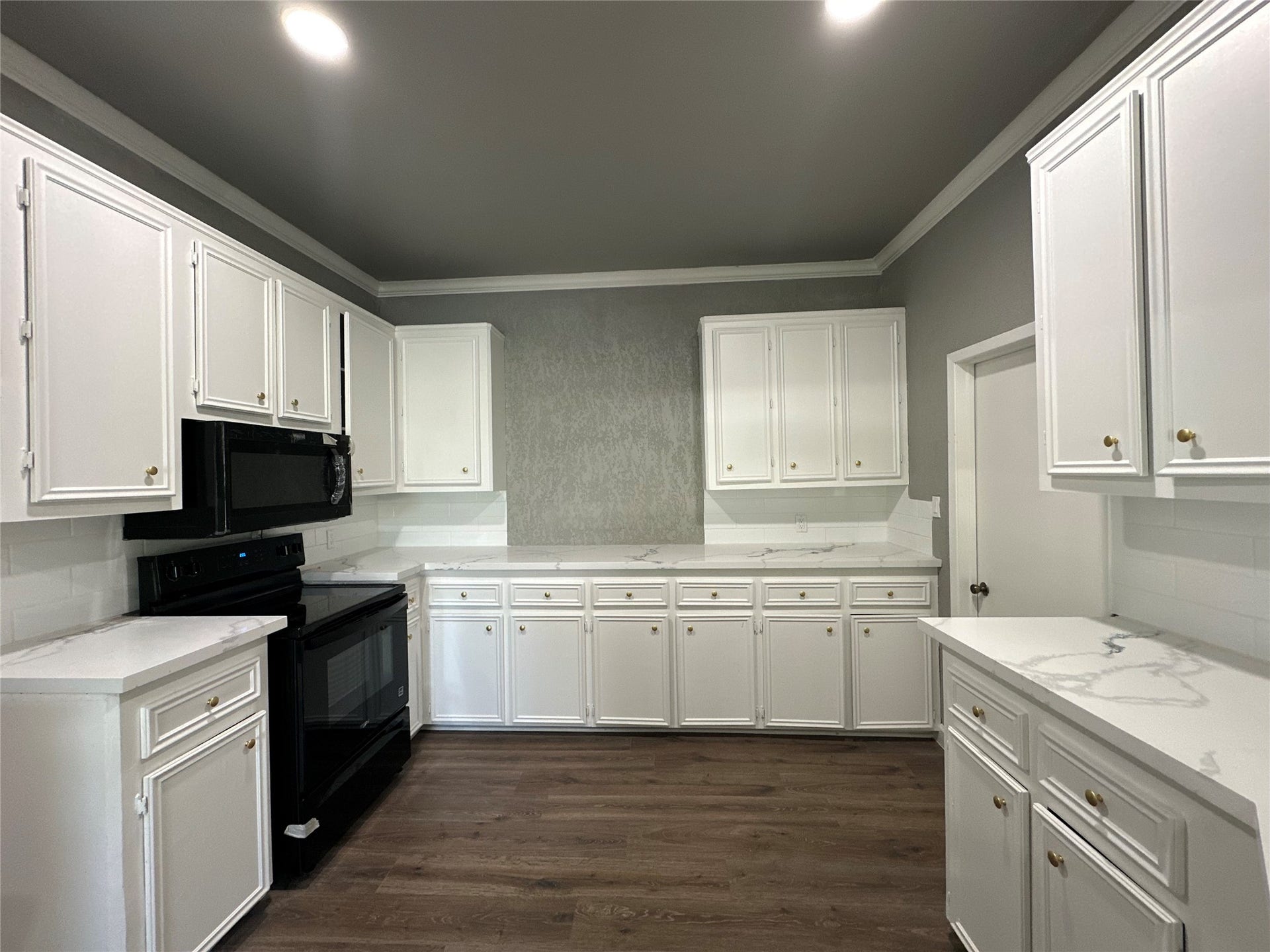 40344 Harpers Church Road, Hempstead, TX 77445 Recently remodeled kitchen with LED lighting
