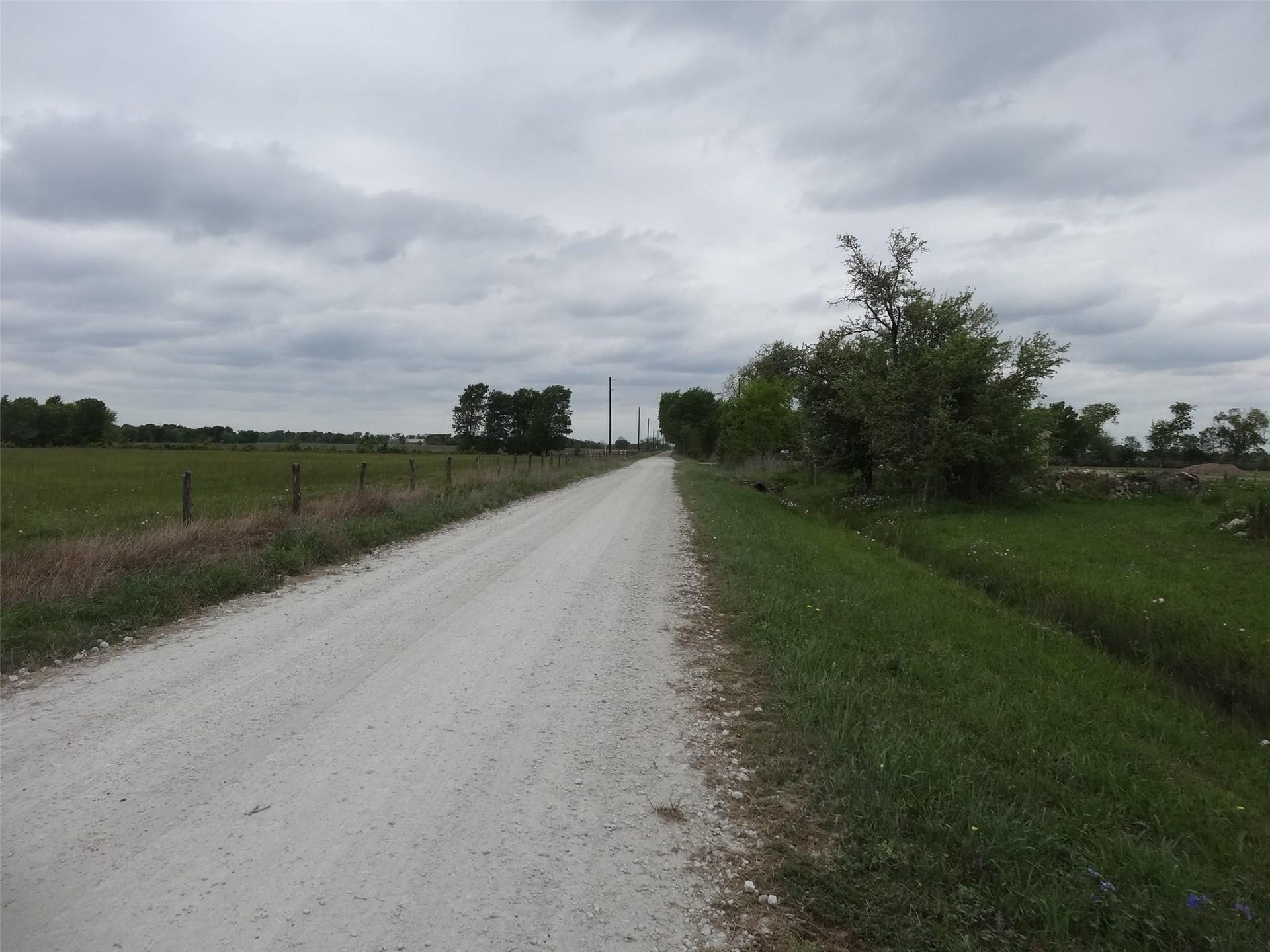 40344 Harpers Church Road, Hempstead, TX 77445 Road leading up to the property