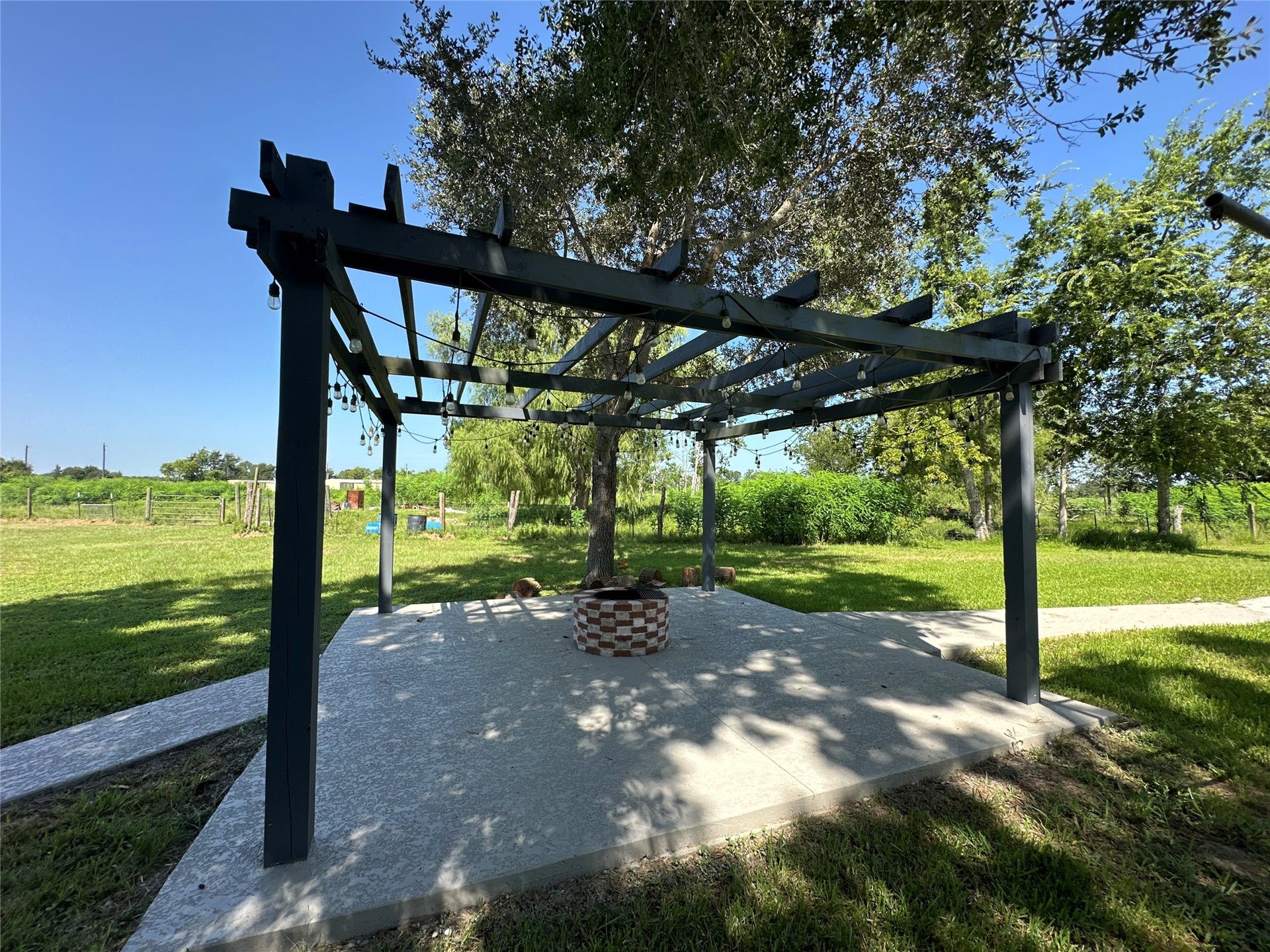 40344 Harpers Church Road, Hempstead, TX 77445 Pergola with fire ring great for night or winter gatherings