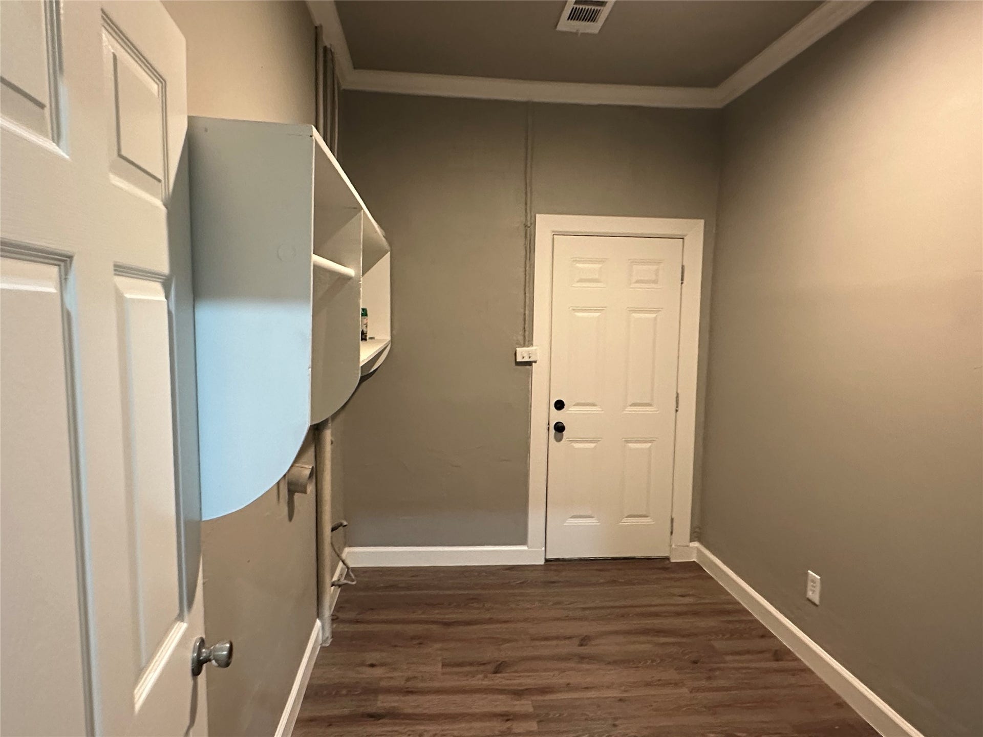 40344 Harpers Church Road, Hempstead, TX 77445 Interior utility room.