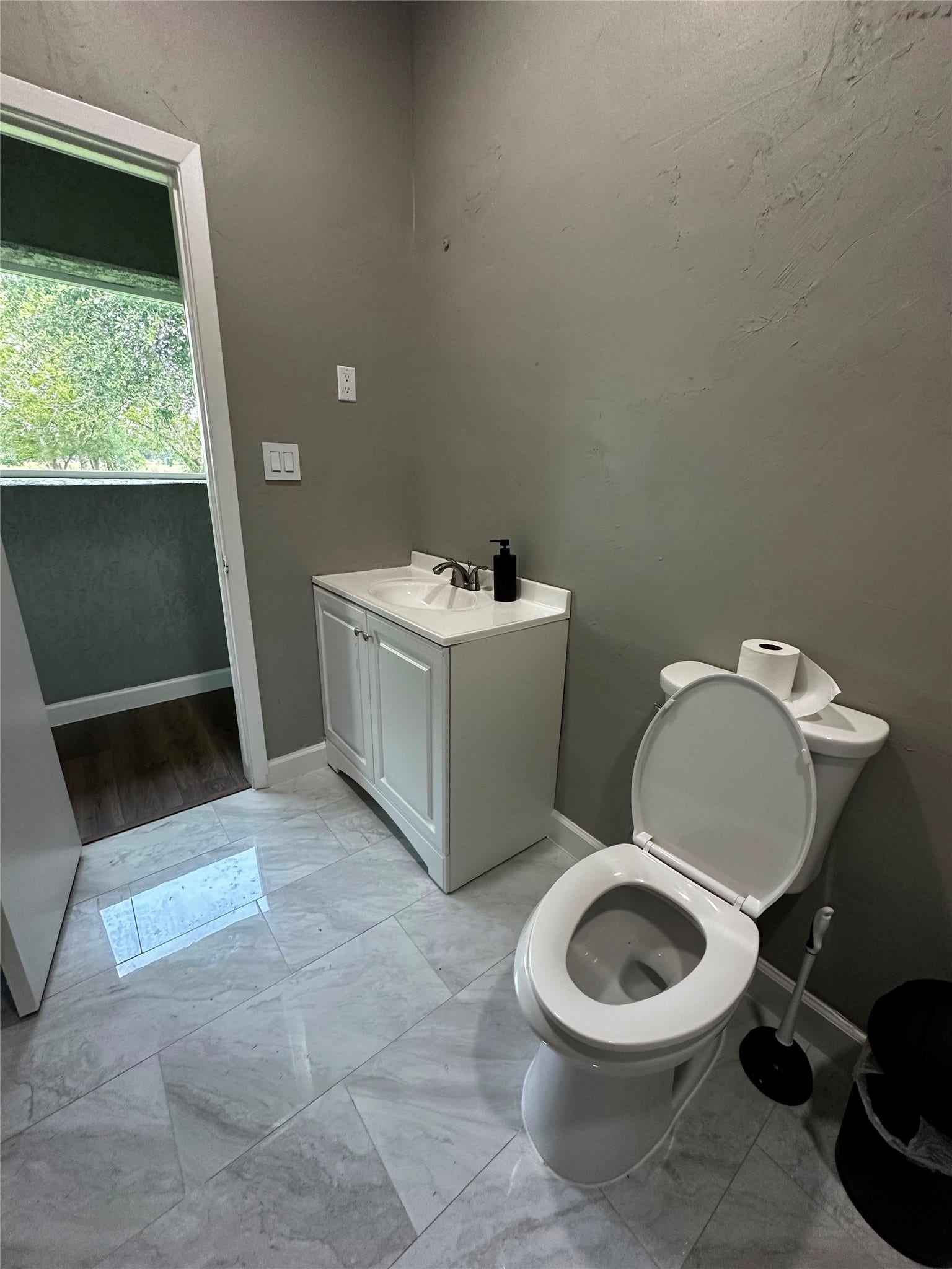 40344 Harpers Church Road, Hempstead, TX 77445 Recently remodeled guest powder room