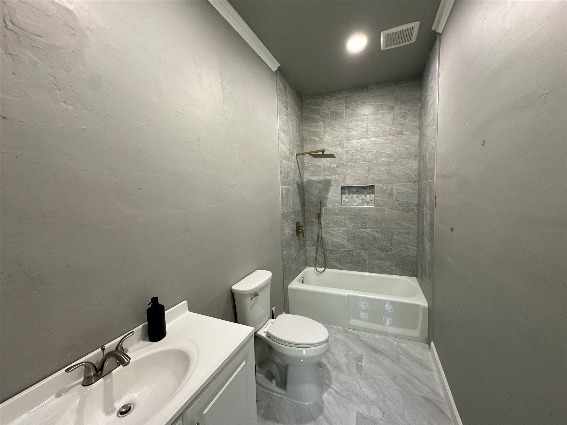 40344 Harpers Church Road, Hempstead, TX 77445 Another full recently remodeled bathroom
