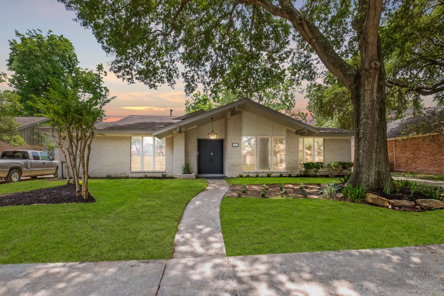 Property photo for 8307 Braesview Lane, Houston, TX