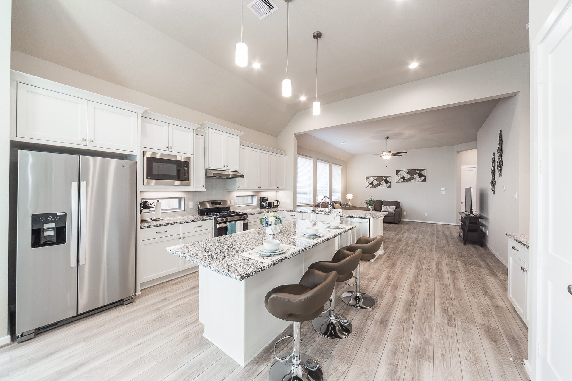 8718 Myrtle Bend Drive, Missouri City, TX 77459 Island Kitchen