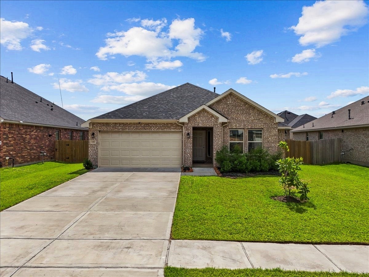 4302 Fenwick Rd, Texas City, TX 77591