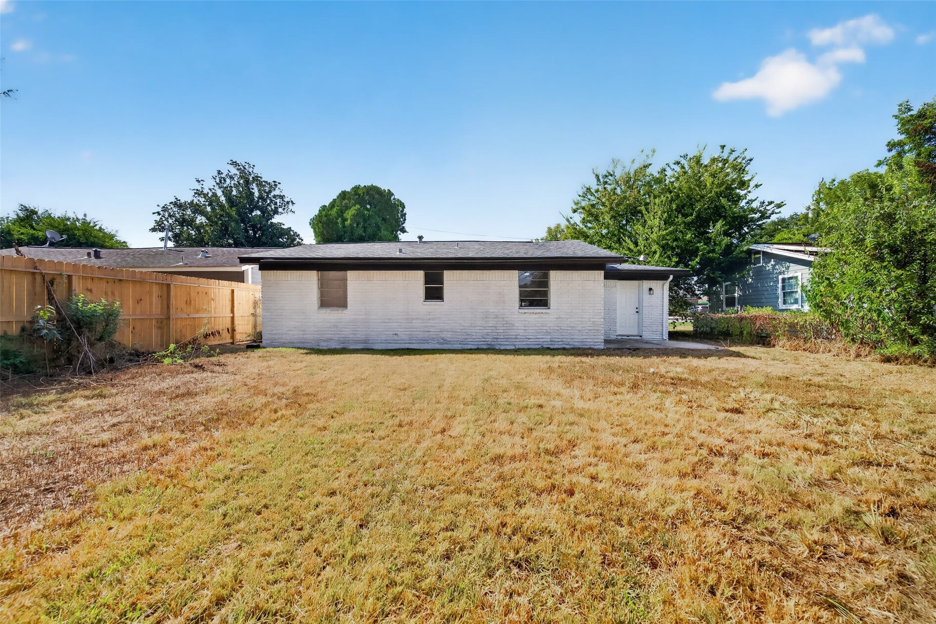 4637 Brinkley Street, Houston, TX 77051 Large, private backyard with full perimeter fencingperfect for pets and outdoor entertaining.