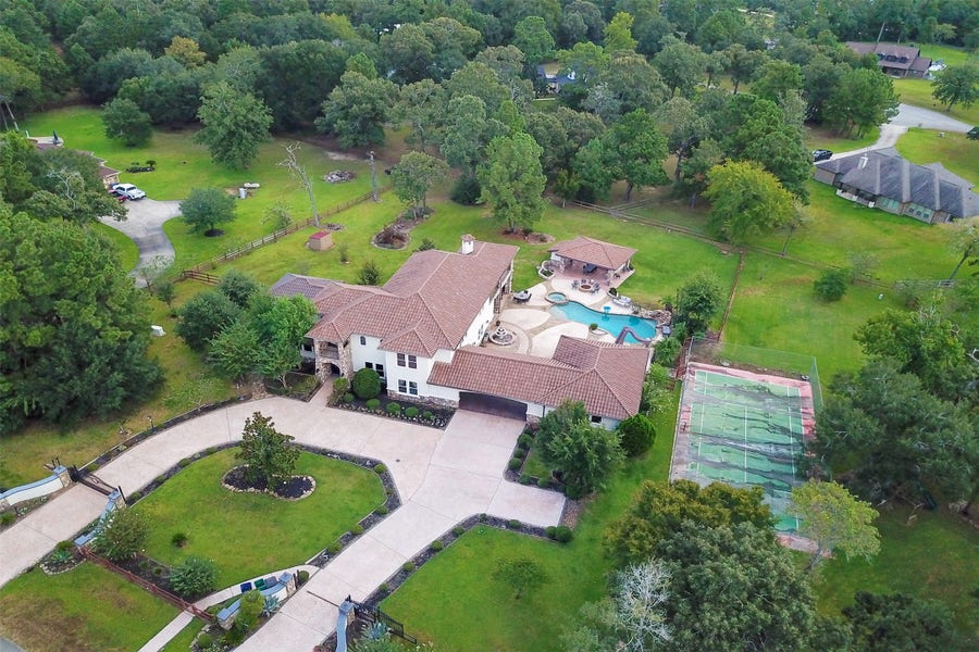 Property photo for 20 Lakefield Boulevard, Magnolia, TX