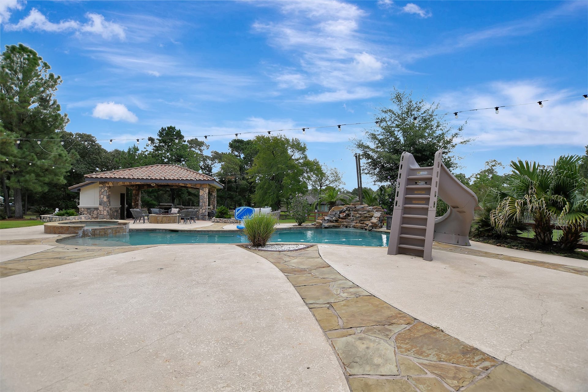 20 Lakefield Boulevard, Magnolia, TX 77355 20 Lakefield Boulevard, Magnolia, TX 77355