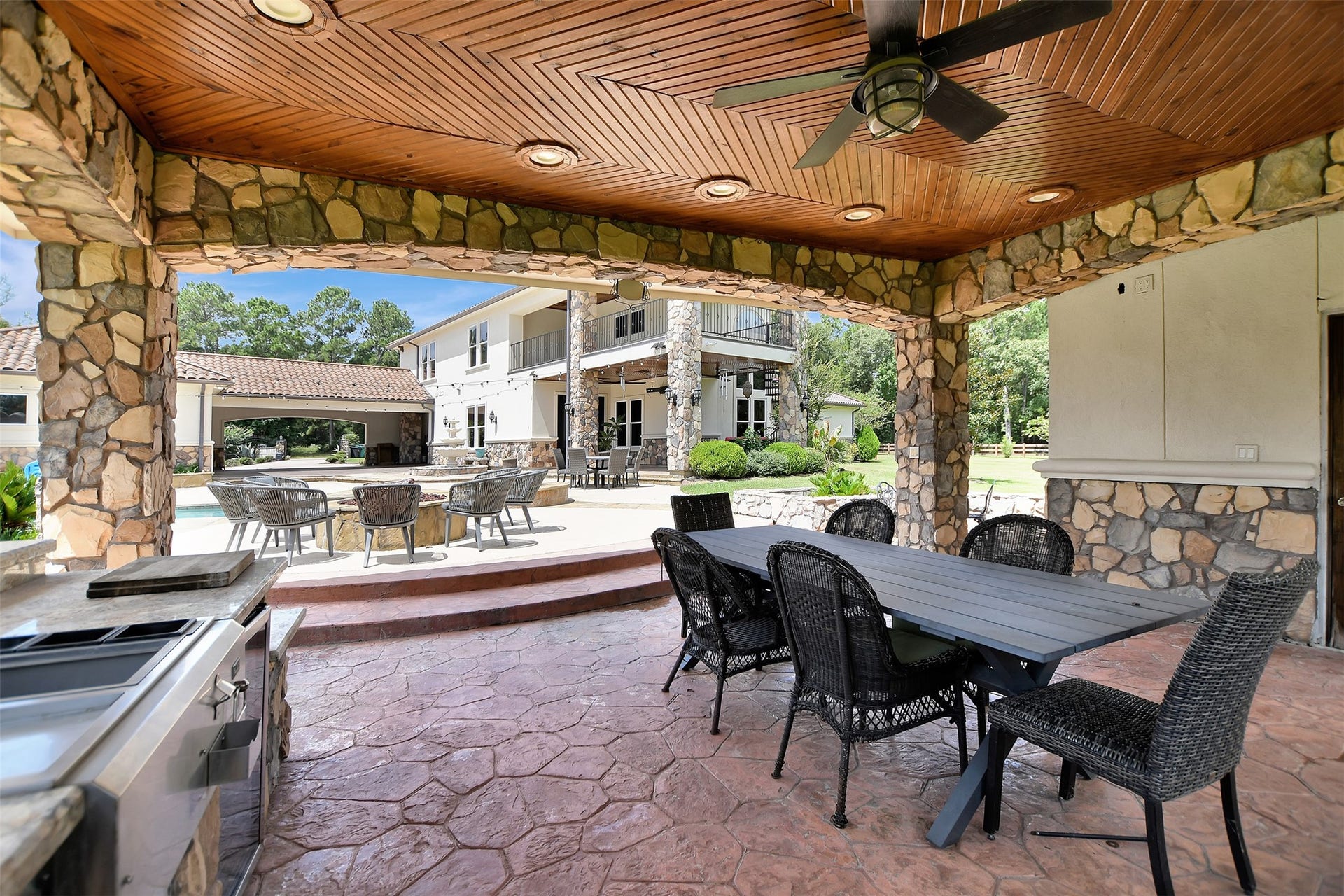20 Lakefield Boulevard, Magnolia, TX 77355 20 Lakefield Boulevard, Magnolia, TX 77355