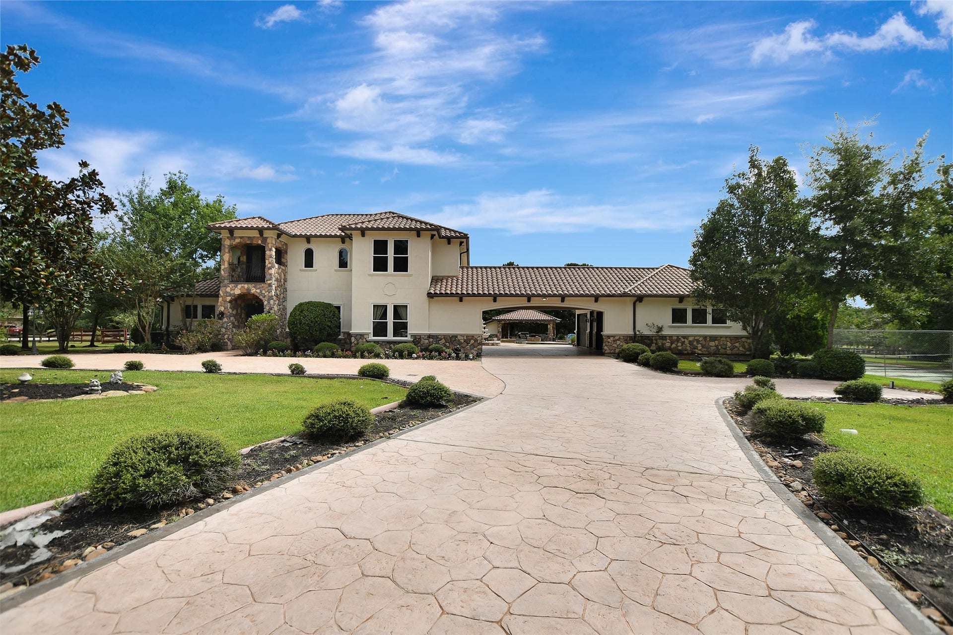 20 Lakefield Boulevard, Magnolia, TX 77355 20 Lakefield Boulevard, Magnolia, TX 77355