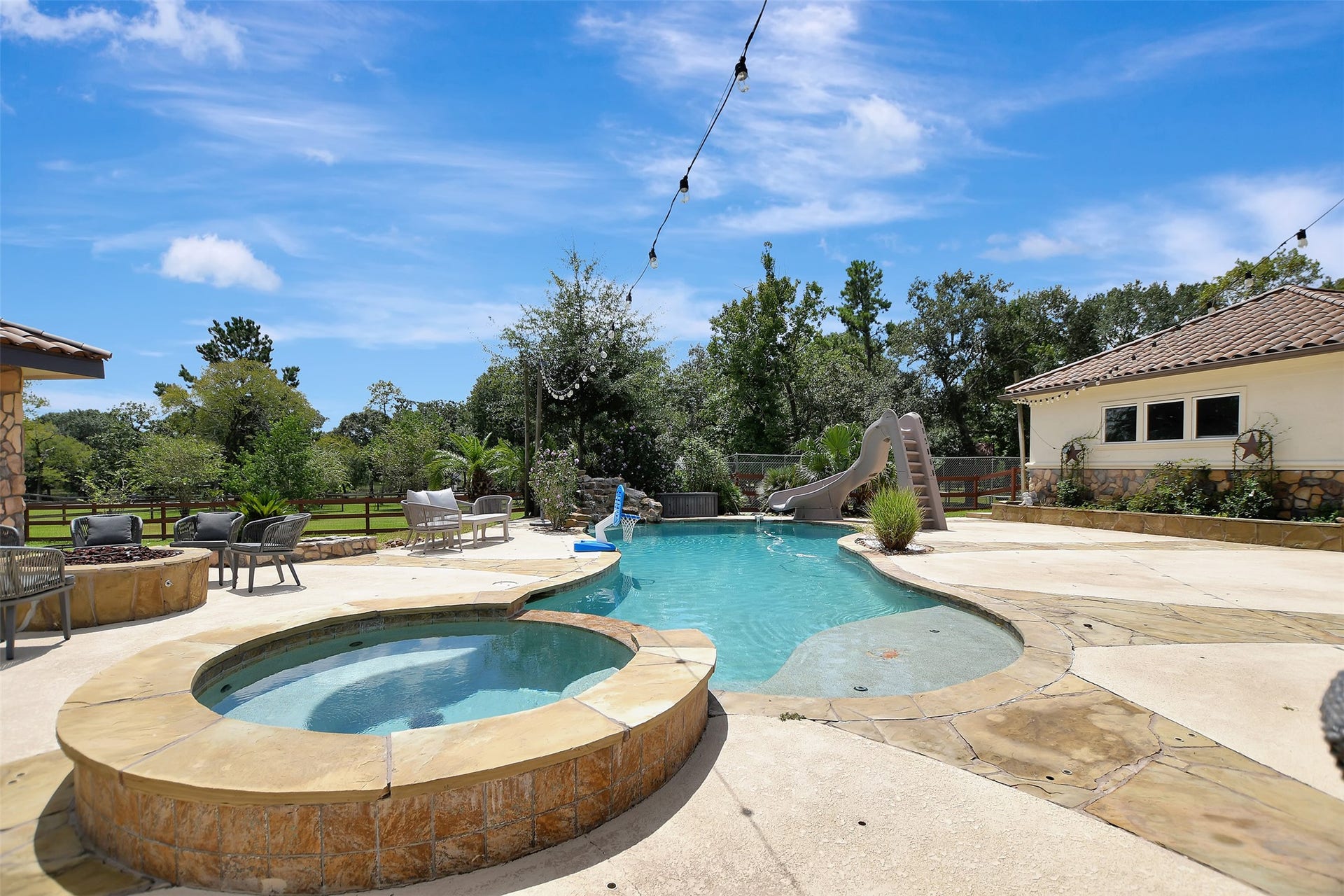 20 Lakefield Boulevard, Magnolia, TX 77355 20 Lakefield Boulevard, Magnolia, TX 77355