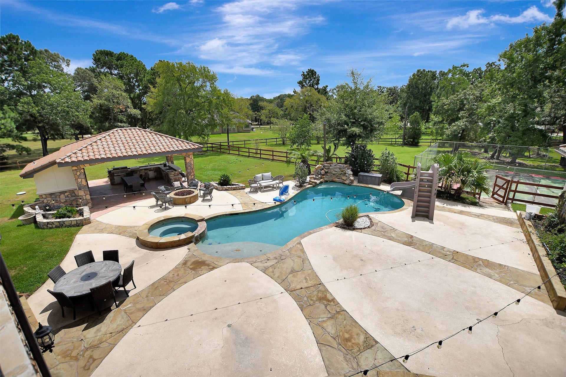 20 Lakefield Boulevard, Magnolia, TX 77355 20 Lakefield Boulevard, Magnolia, TX 77355