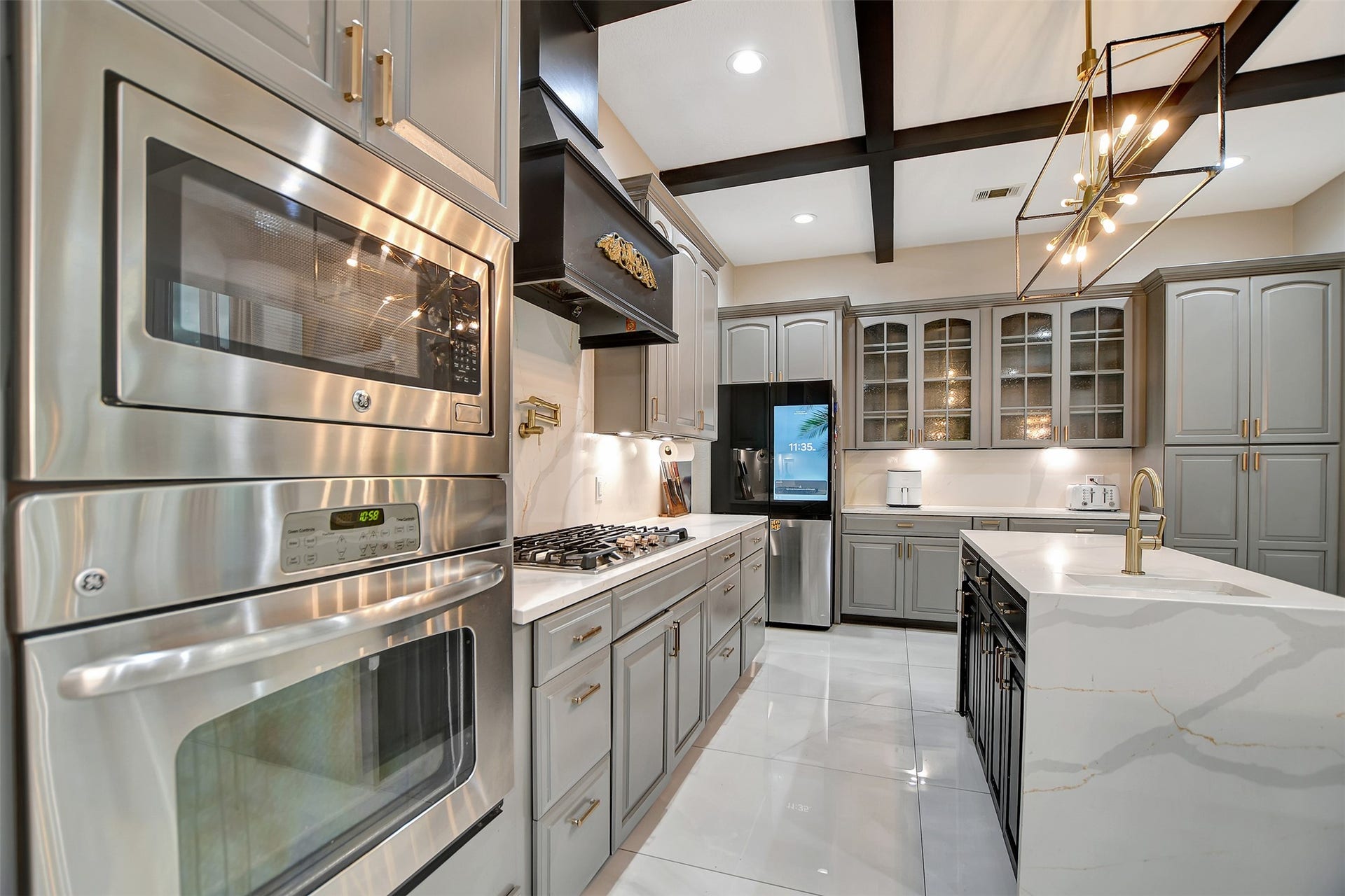 20 Lakefield Boulevard, Magnolia, TX 77355 20 Lakefield Boulevard, Magnolia, TX 77355
