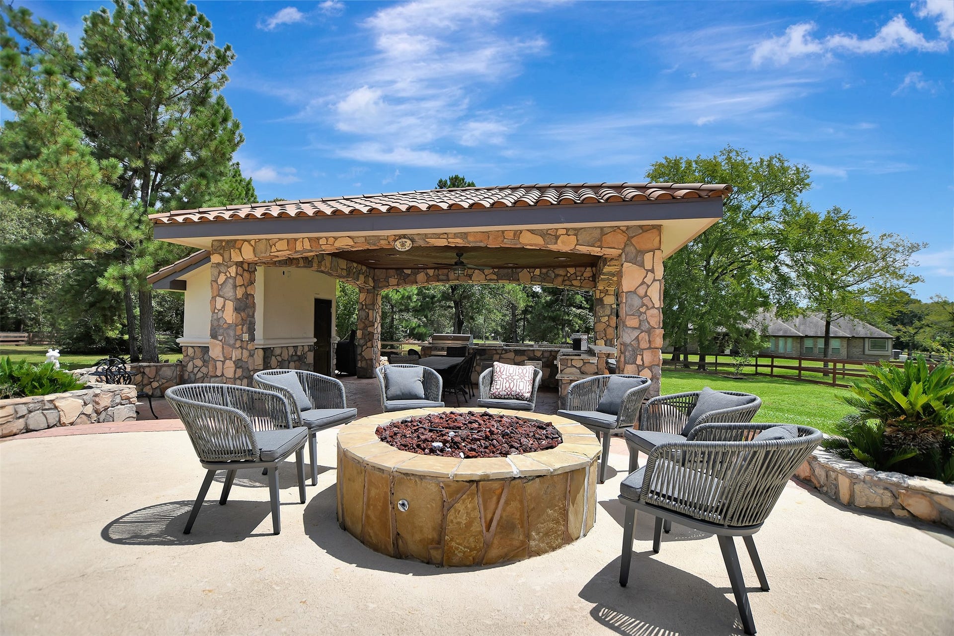 20 Lakefield Boulevard, Magnolia, TX 77355 20 Lakefield Boulevard, Magnolia, TX 77355
