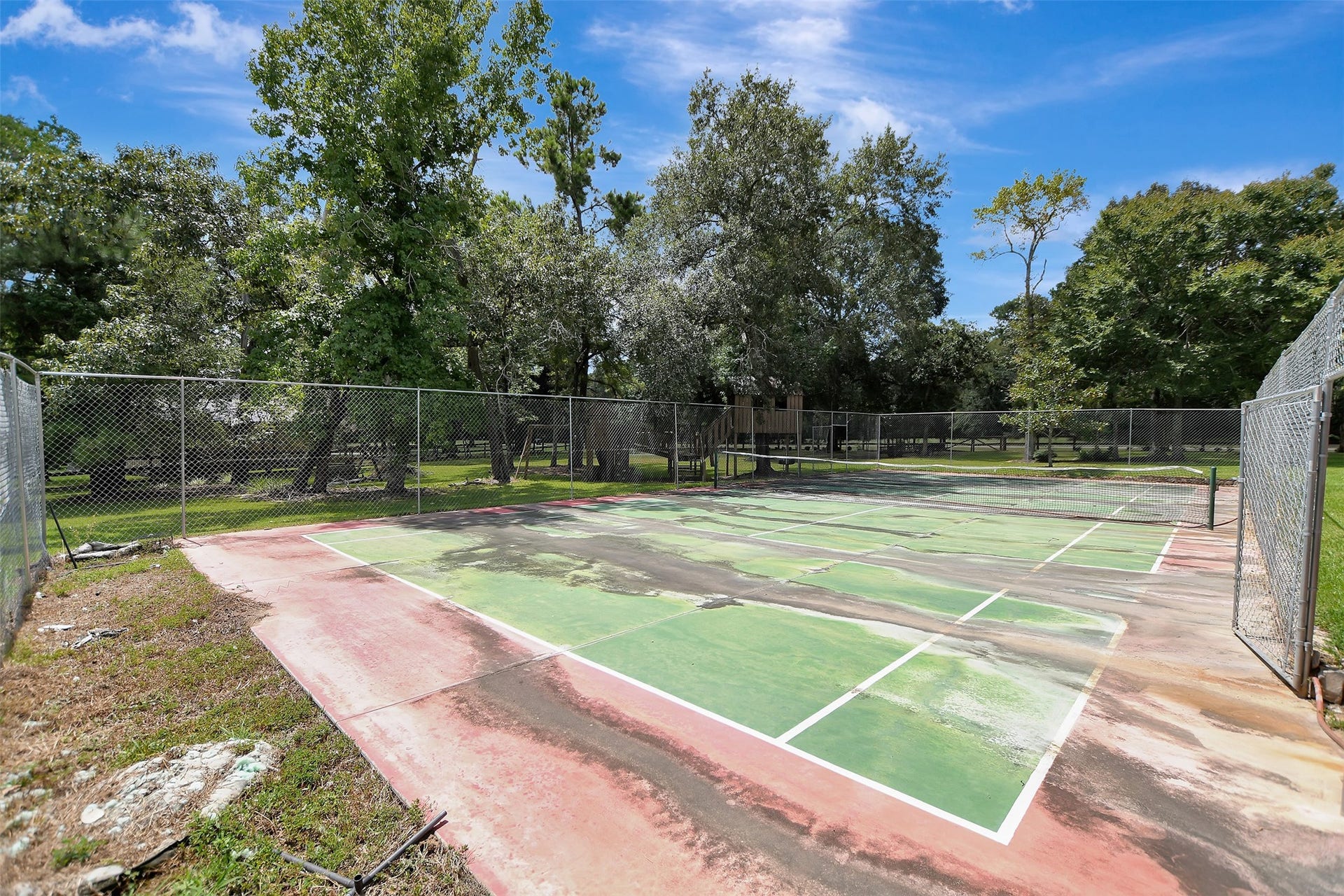 20 Lakefield Boulevard, Magnolia, TX 77355 20 Lakefield Boulevard, Magnolia, TX 77355
