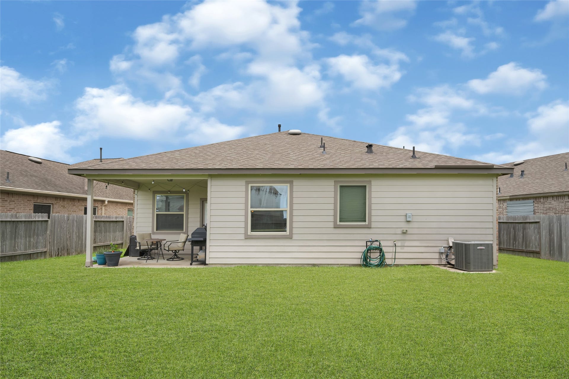 5318 Abbeville Court, Dickinson, TX 77539 Covered patio creates the perfect space for relaxing or entertaining year-round.
