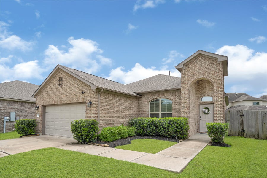 Property photo for 5318 Abbeville Court, Dickinson, TX
