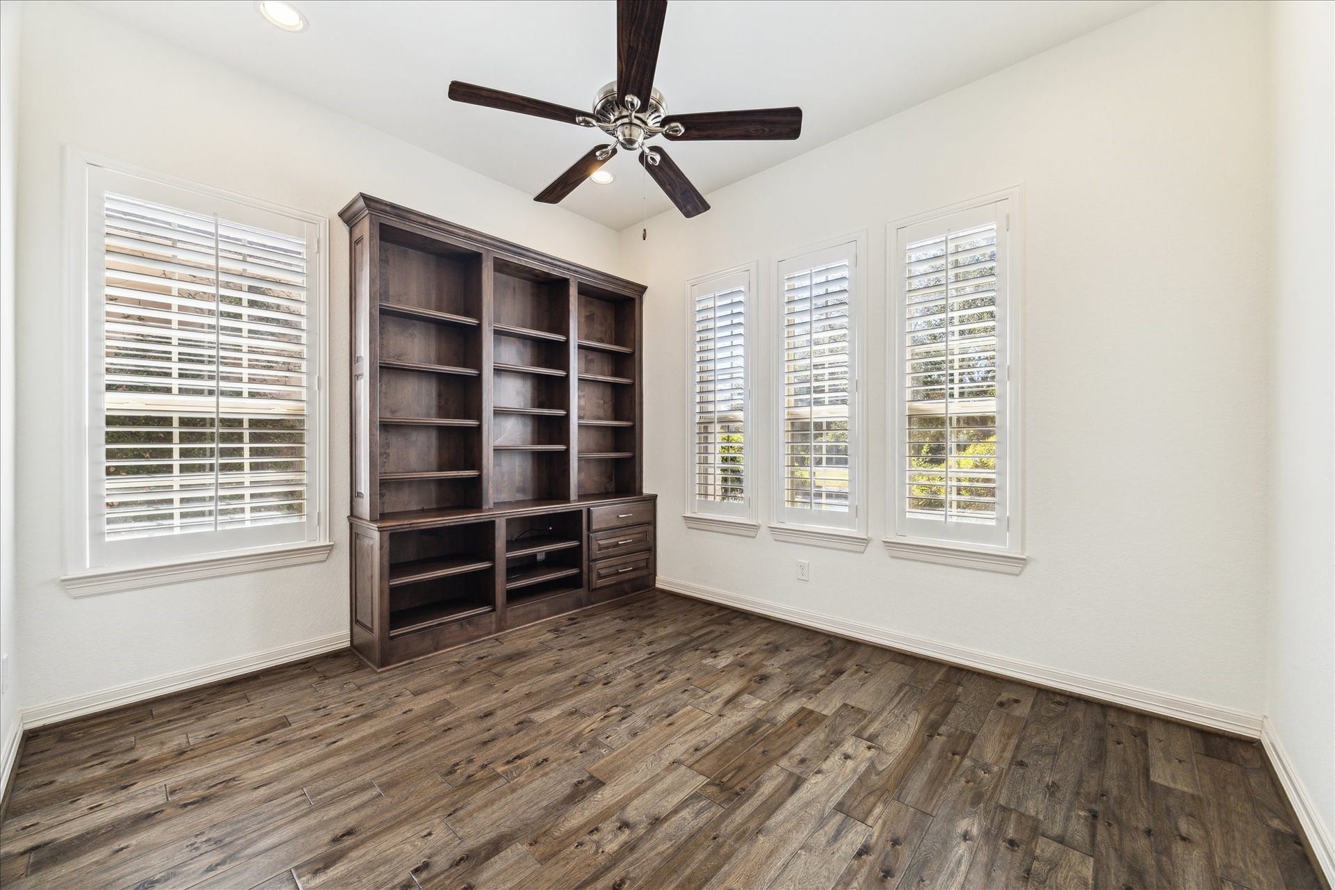 4706 Bellwood Springs Lane, Sugar Land, TX 77479 4706 Bellwood Springs Lane, Sugar Land, TX 77479