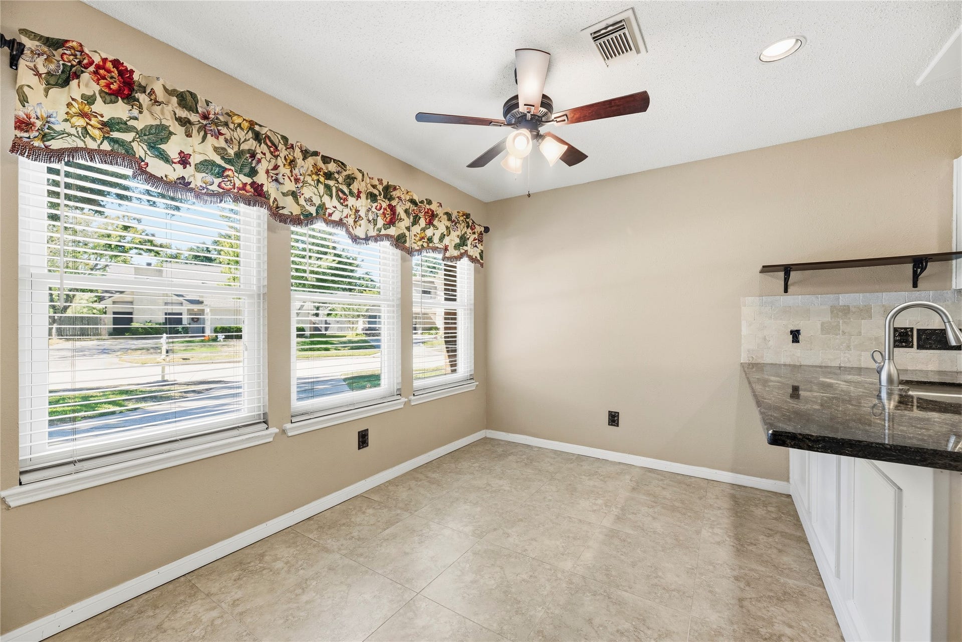 Breakfast area off the kitchen.