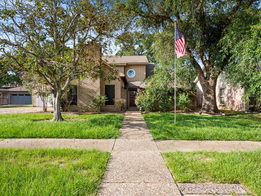 Property photo for 15626 Four Leaf Drive, Houston, TX