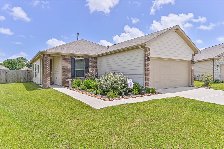 Property photo for 704 Allana Lane, Alvin, TX