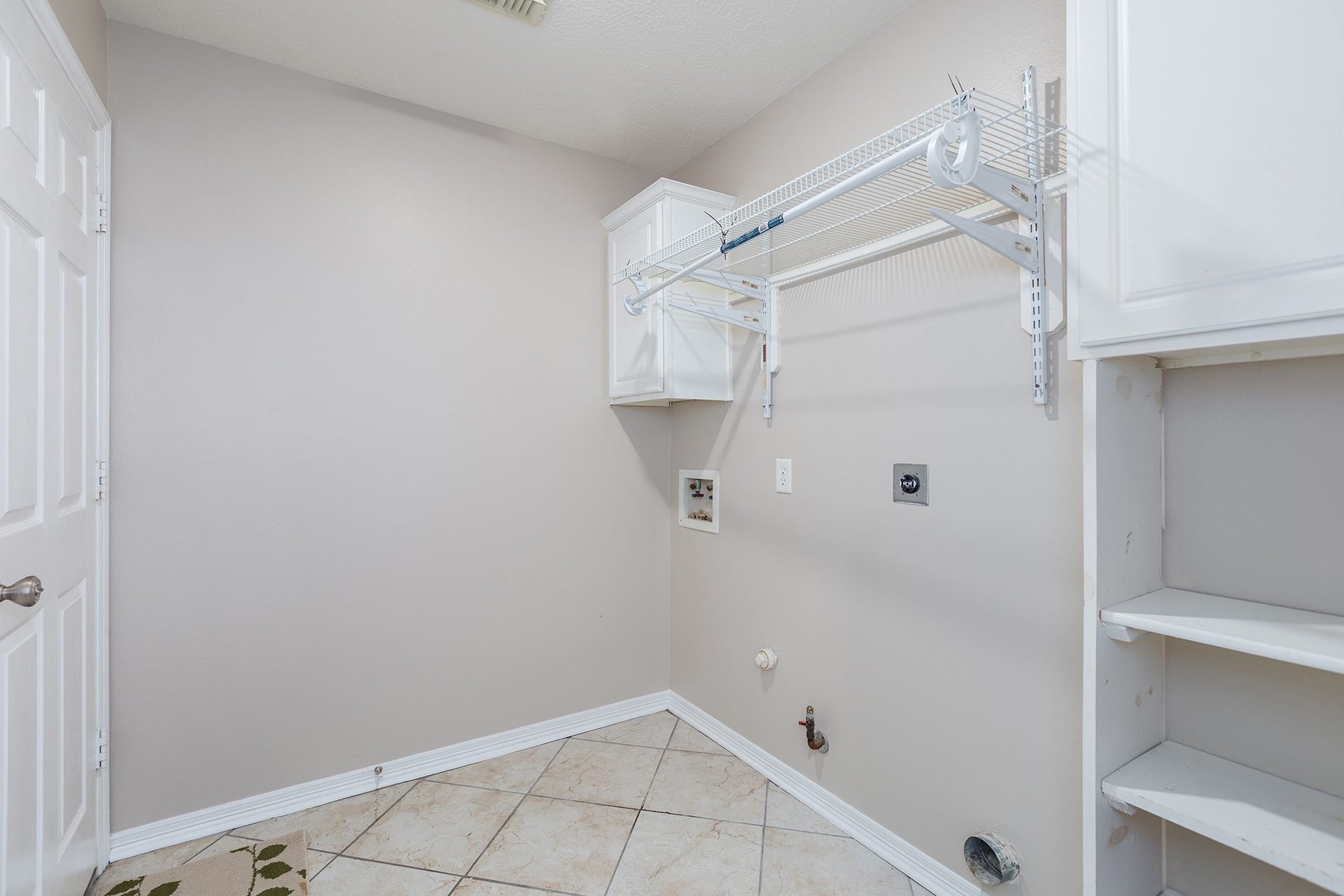 8015 Sports Haven Drive, Humble, TX 77346 8015 Sports Haven Drive, Humble, TX 77346