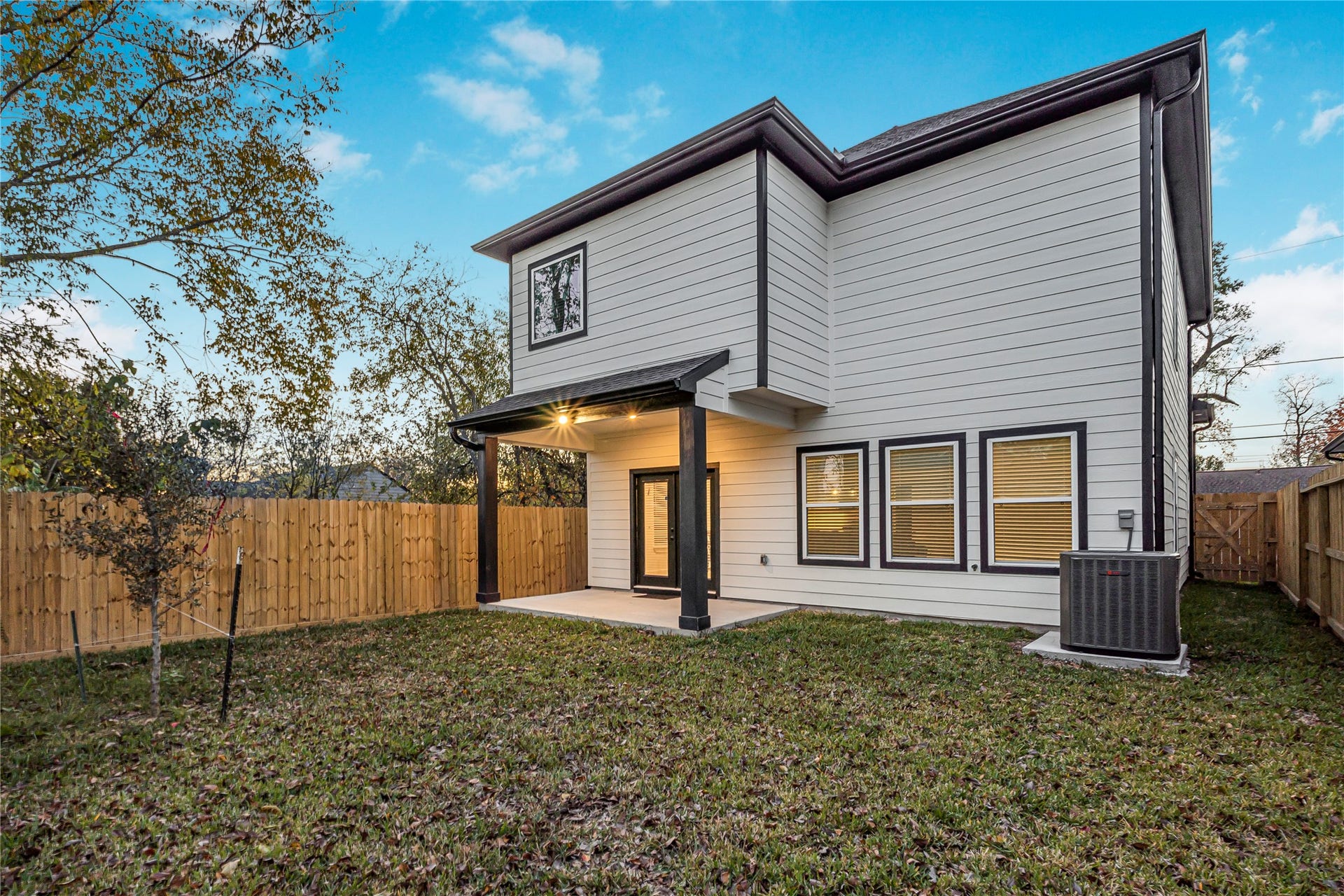 7107 Foster Street, #B, Houston, TX 77021 Modern two-story home with a spacious fenced backyard, featuring a covered patio perfect for outdoor relaxation.