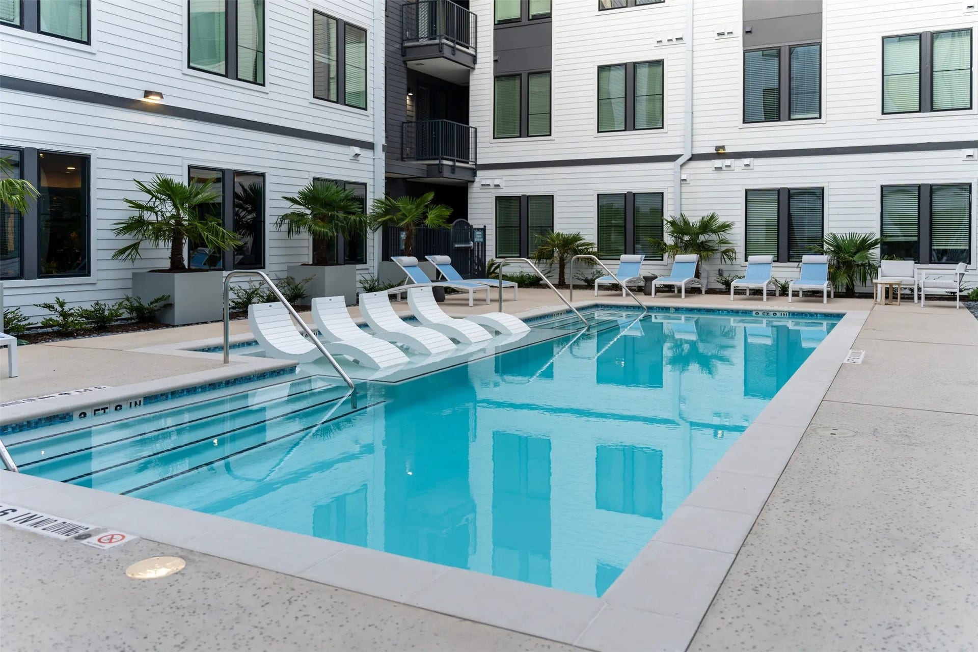 1690 North Loop, #266, Houston, TX 77009